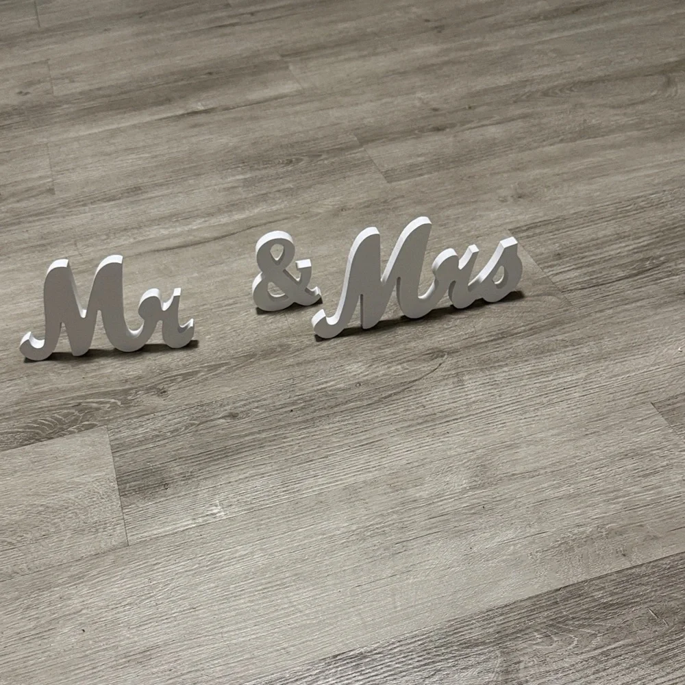 ***2/$15*** Chic White 'Mr & Mrs' Sign